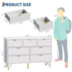 Commode 7 tiroirs cannelés pour chambre à coucher, chiffonnier haut et moderne avec poignée en métal et profil incurvé, organiseur de tiroirs en bois