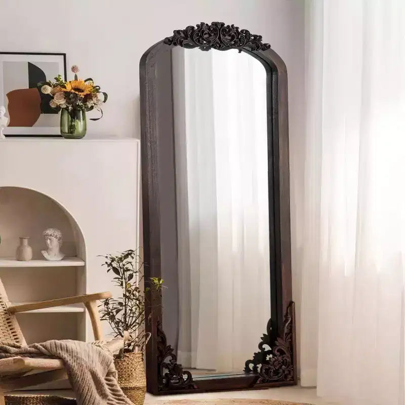Miroir pleine longueur sculpté en bois massif encadré en arc rustique, 28 po L x 67 po H, charbon de bois