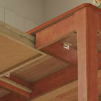 Table à manger en bois naturel avec 2 tiroirs de rangement, surface spacieuse, rangement organisé pour couverts, indispensable pour la cuisine et la salle à manger
