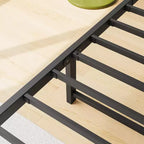 Cadre de lit plateforme moderne en métal et bois avec tête de lit de rangement et station de recharge